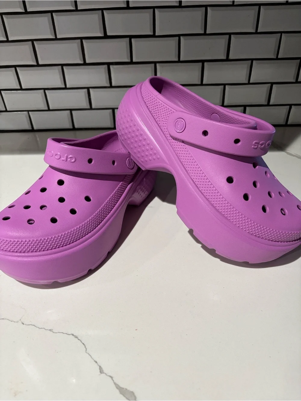CROCS Stomp Platform Clogs, LIKE NEW in Bright Purple/Pink, Men’s 8/Women’s 10